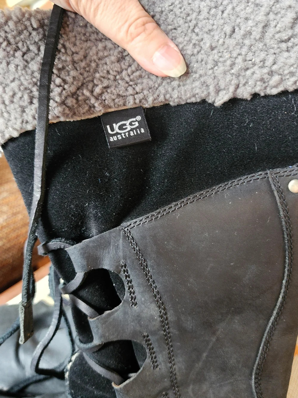 Vintage UGG Australia 1636 Black Leather Tall Lace Up Shearling Boots Size 10